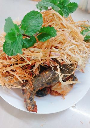 Hình của món Ếch núp lùm.