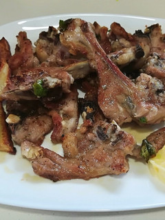 Una foto de Costillitas y de cabrito