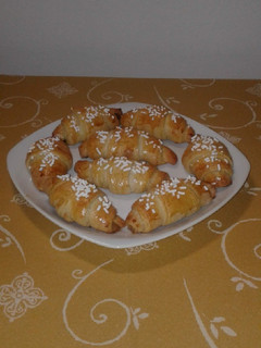 Foto di BRIOCHES: CORNETTI SFOGLIATI 🥐