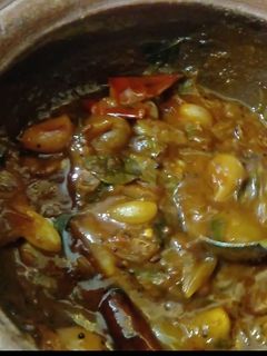 சின்ன வெங்காய புளிக் குழம்பு (Sinna venkaya pulikulambu recipe in tamil) செய்முறை முக்கிய புகைப்படம்