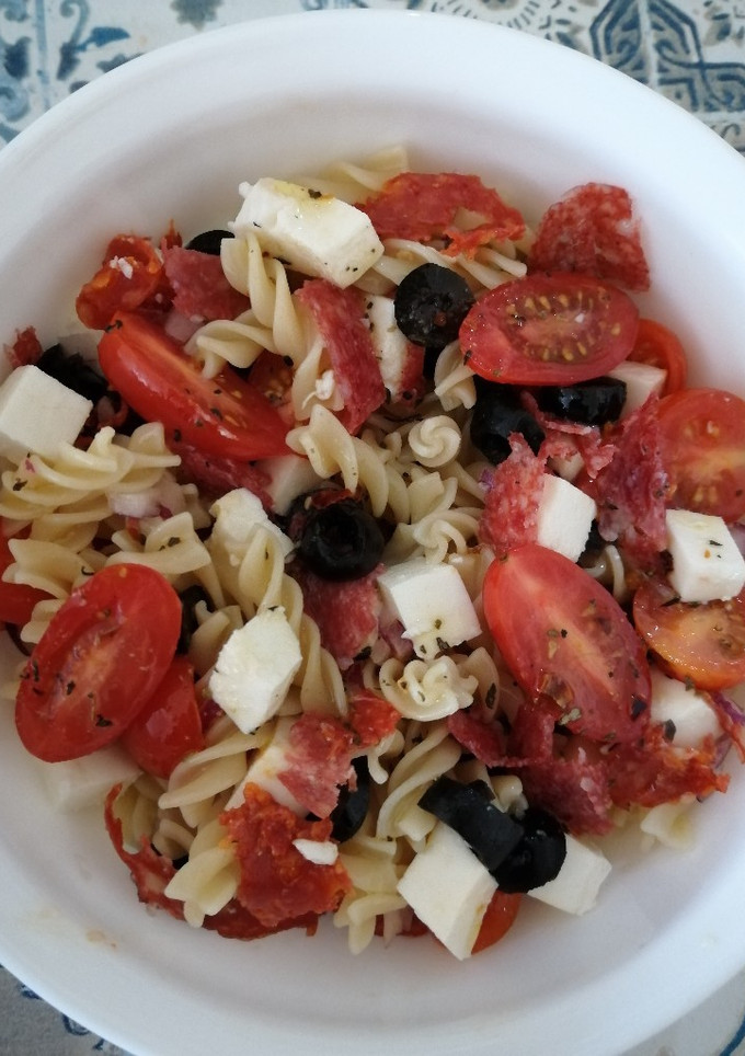Una foto de Ensalada de pasta a la italiana 🥗🍝🇮🇹