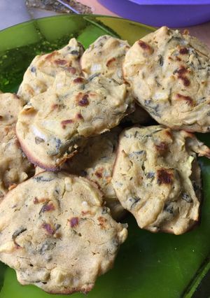 Una foto de Bhajis de cebolla o bocadillos con harina de garbanzo al horno y sin huevo