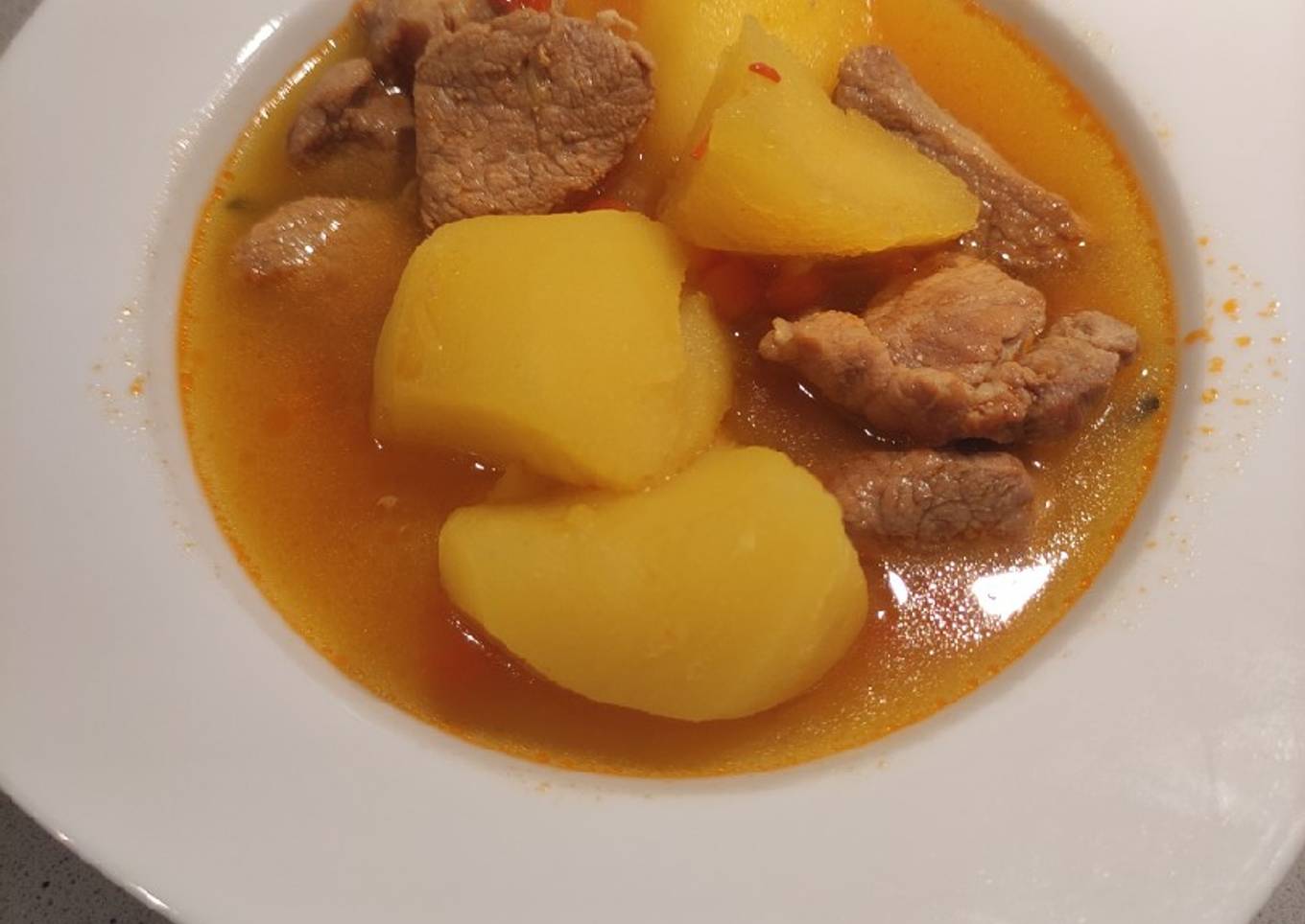 Estofado de patatas con lomo