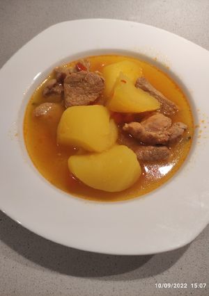 Una foto de Estofado de patatas con lomo