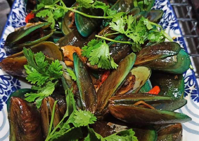 Kerang hijau masak lada hitam