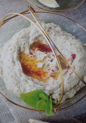 Una foto de Hummus con pimentón