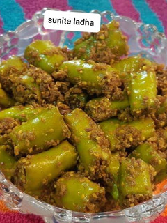 हरी मिर्च का अचार (Hari mirch ka achar recipe in hindi) रेसिपी मुख्य फोटो