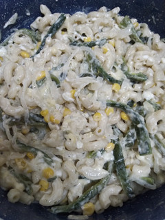 Una foto de Pasta codito con rajas de poblano, queso, elote y crema