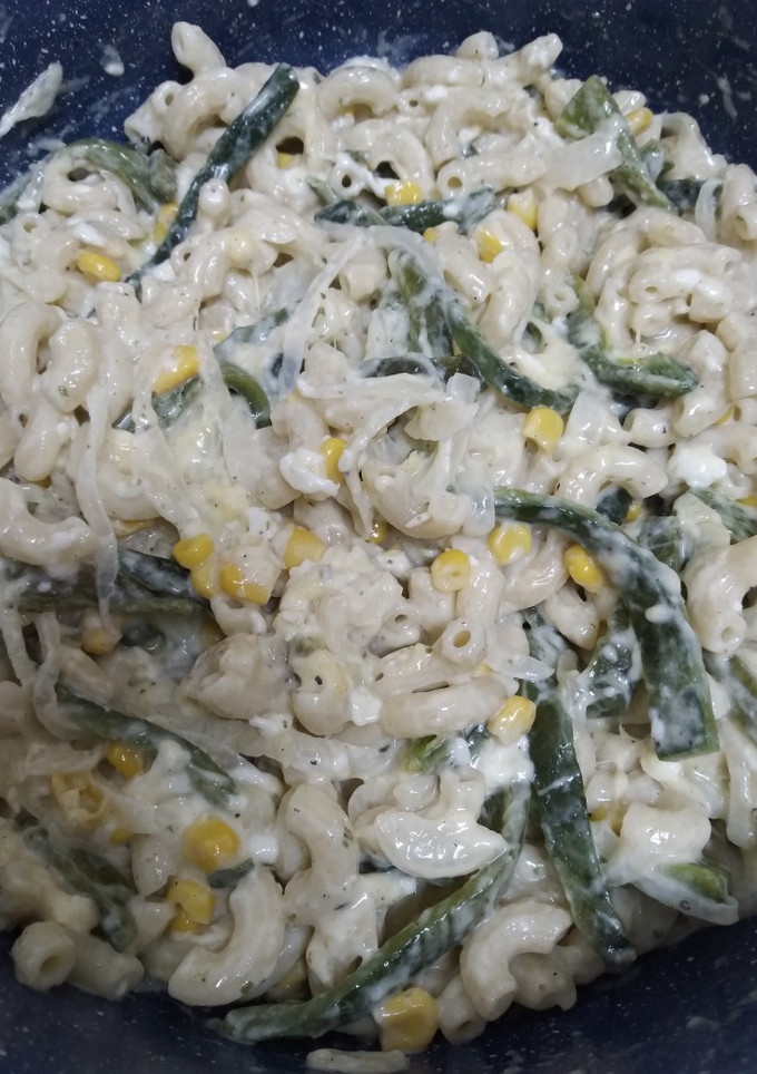 Una foto de Pasta codito con rajas de poblano, queso, elote y crema