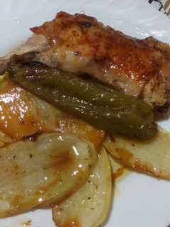 Una foto de Pollo al horno con patatas