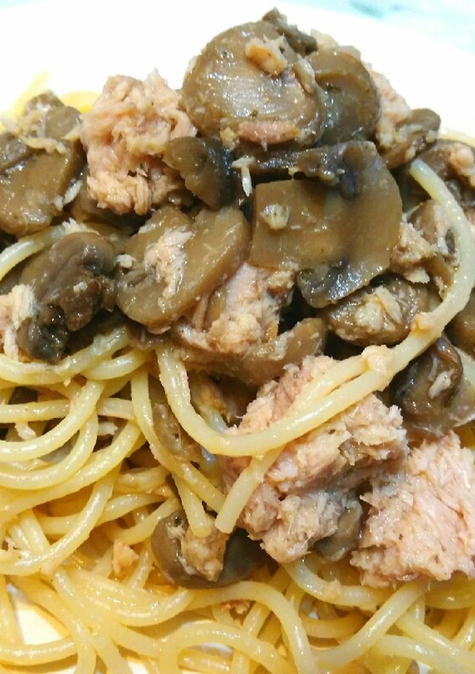 Una foto de Spaghetti funghi e tonno