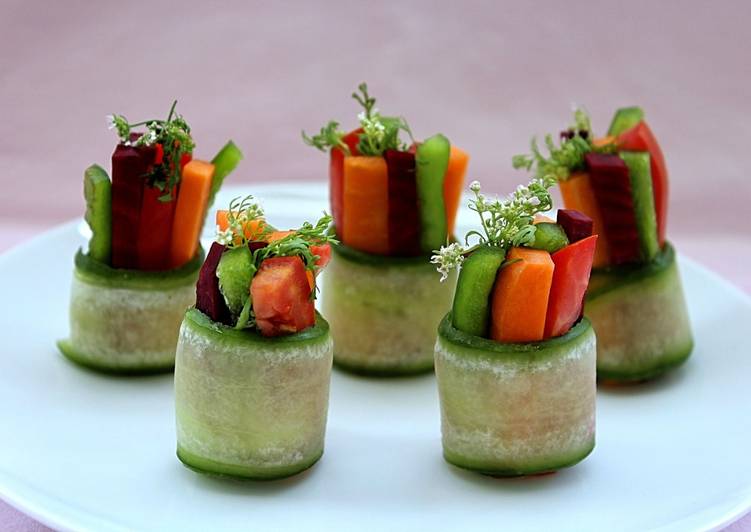 Raw Zucchini Greek Salad Makizushi