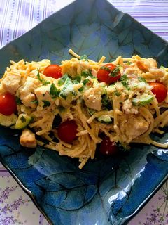 Cukkinis csirkés tészta fehérboros tejszínes szószban recept fotója