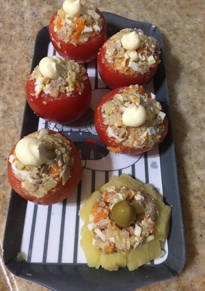 Una foto de Tomates rellenos con sardina 🐟🐟
