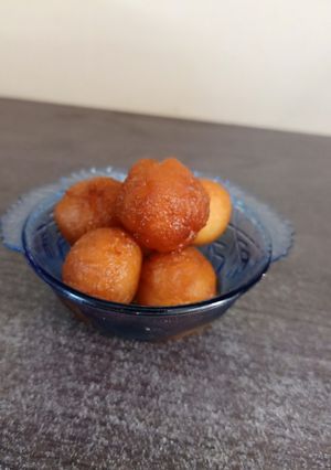 ગુલાબજાંબુ(Gulab jambu recipe in Gujarati) રેસીપી મુખ્ય ફોટો