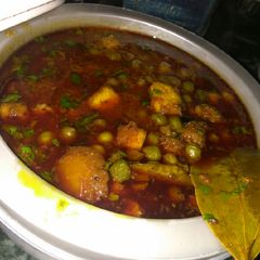 A picture of Matar Paneer.