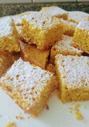 Una foto de Cuadraditos dulces de polenta
