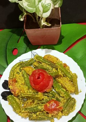 A picture of Dherosh Sorshe Poshto (Bhindi mustard Poppy seeds paste).