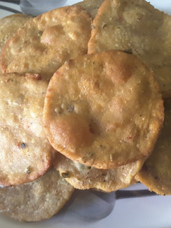 क्रिस्पी आलू मसाला पूरी(crispy aloo masala poori recipe in hindi) रेसिपी मुख्य फोटो