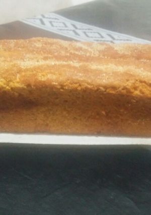 Una foto de Budín integral con semillas y corteza crocante