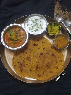 દૂધી ના થેપલા (Dudhi Thepla Recipe In Gujarati) રેસીપી મુખ્ય ફોટો