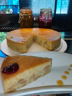 Una foto de Flan de Almojábana o quesillo con almojábana