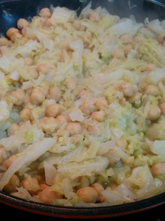 Una foto de Garbanzos con berza