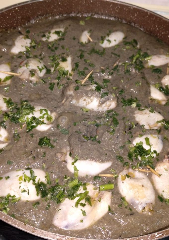 Una foto de Chipirones rellenos de setas, champiñones y langostinos