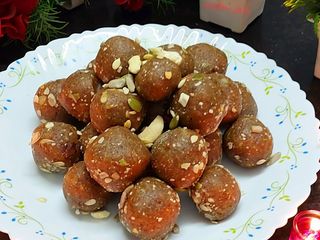 खजूर ड्राई फ्रूट्स लड्डू(Khajoor dry fruits ladoo recipe in hindi)