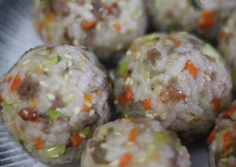 Panduan Membuat Bola Nasi Daging Sapi | Sogogi Jumeokbab (소고기 주먹밥) Super Enak