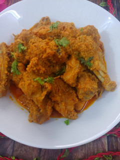 स्पाइसी चिकन करी (Spicy chicken curry recipe in Hindi) रेसिपी मुख्य फोटो