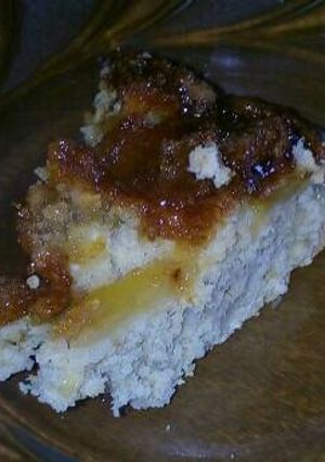 Una foto de Torta invertida de manzana y avena