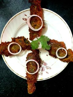 Ular keksa odamni so‘rib olishyapti