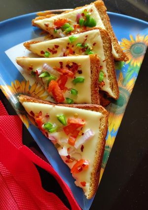 A picture of Cheese chilli toast.
