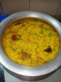 मूंग दाल खिचड़ी (Moong dal khichdi recipe in hindi) रेसिपी मुख्य फोटो