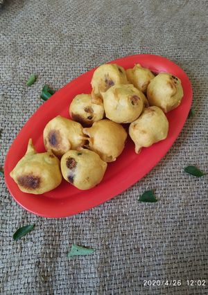 आलू वड़ा (Aloo Vada recipe in Hindi) रेसिपी मुख्य फोटो