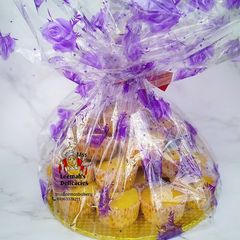 A picture of 25 pieces Vanilla Cupcakes.