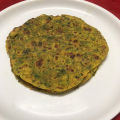 A picture of Methi thepla.
