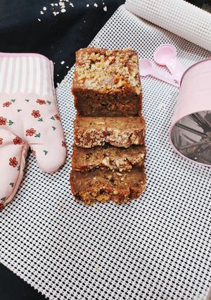 A picture of Moist Oats & Banana loaf cake.