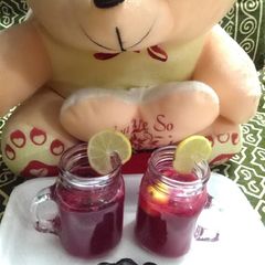 A picture of Pomegranate mojito.