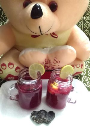 A picture of Pomegranate mojito.