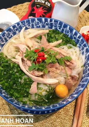 A picture of Phở Gà (Vietnamese Chicken Noodle Soup).