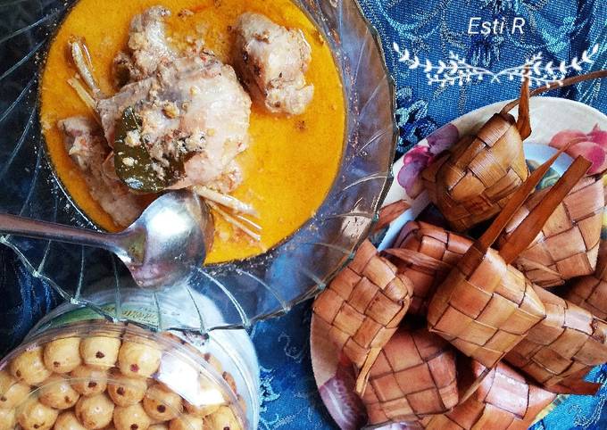 ππKupat Ayam Tempong