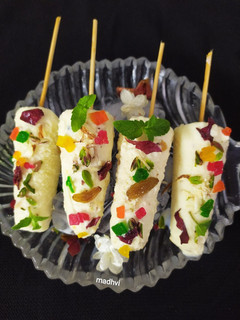 मलाई रबड़ी कुल्फी (Malai Rabdi Kulfi Recipe In Hindi) रेसिपी मुख्य फोटो
