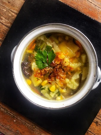 Langkah Gampang Menyiapkan Resep Sup Sayur Warna Warni yang Bisa Manjain Lidah Anti Ribet, Uenak Banget