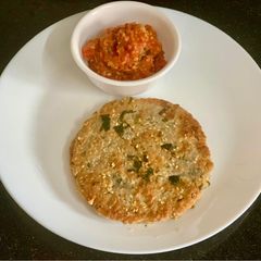 A picture of Oats Jeera Bhakri With Tomato 🍅 Peanut 🥜 Chutney.