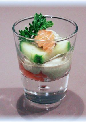 Une photo de 🌸Verrine de saumon fumé avec sa mousse d’avocat🌸