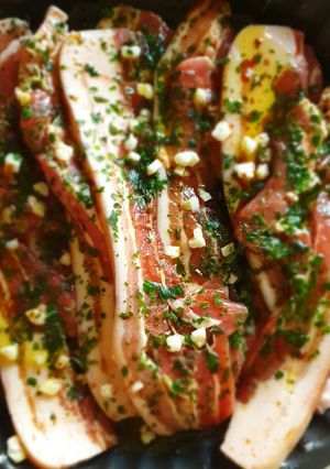 Une photo de Poitrine de porc mariné