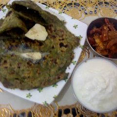 A picture of Methi  onion paratha.
