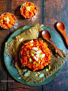 ગાજરનો હલવો (Gajar Halwa recipe in Gujarati) રેસીપી મુખ્ય ફોટો